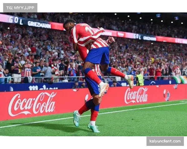 皇马中场过渡球速度缓慢 克罗斯调度遭遇马竞中场拦截 皇马中场过渡球速度缓慢 克罗斯调度遭遇马竞中场拦截